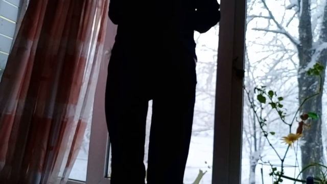 Мою окно / Вешаем гирлянду смотреть онлайн