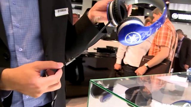 (SE) HPH-PRO Series / Hörlurar - Yamaha @ IFA 2012 смотреть онлайн