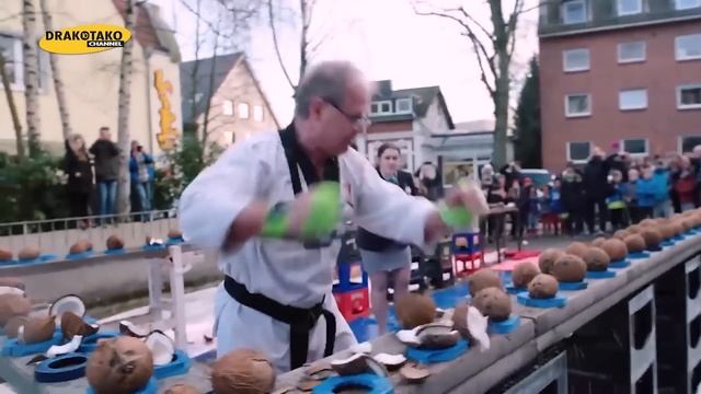 Este Tipo Es Tan Fuerte Que Nadie Puede Vencerlo... смотреть онлайн