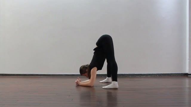 Выход в стойку . Растяжка + акробатика смотреть онлайн