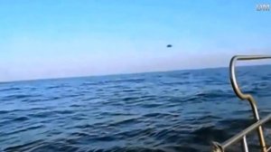 НЛО Объект ныряет под воду / UFO Object dives under the water