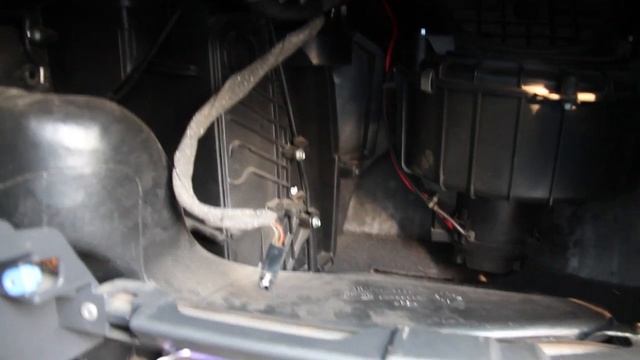 Замена салонного фильтра / Opel Astra H смотреть онлайн