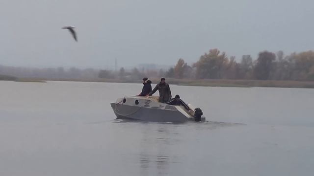 Самодельная лодка из фанеры по проекту СОМ. Кременчуг. Пробный спуск на воду смотреть онлайн