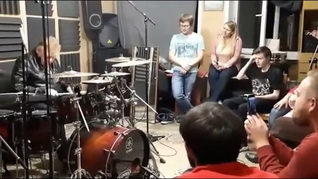 мастер-класс по игре на барабанах