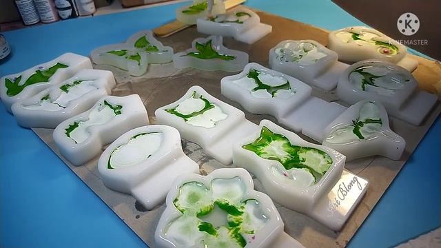 броши Петри. цвета зеленый, синий и голубой смотреть онлайн