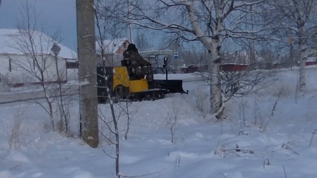 Вездеход Всесезонный снегоболотоход минитанкетка МКРТ. Чистит снег. смотреть онлайн