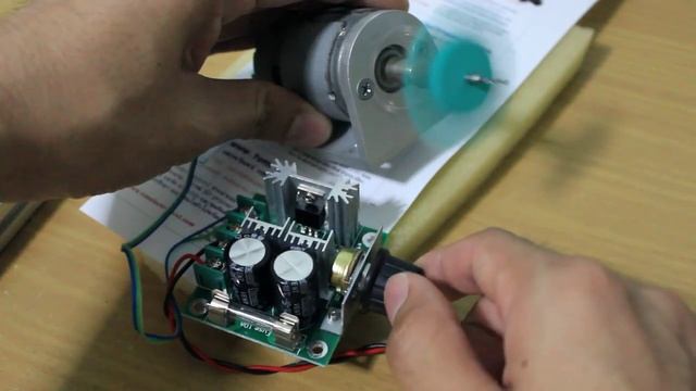 ШИМ регулятор оборотов, скорости мотора DC 12-40V 10A смотреть онлайн