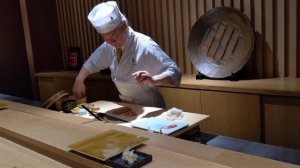 Chef Toshio Suzuki preparing sushi 02, Satsuki, NY, NY, 2019-11-25