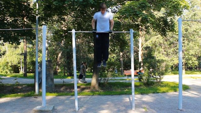 Muscle-up. Выход силой на турнике. смотреть онлайн