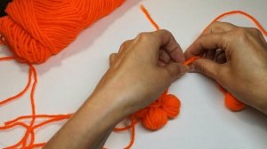 Без спиц и крючка. Цветок из остатков пряжи. Для декора сумки, наволочки...