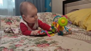 Ребенку 7 месяцев. Развитие, что умеет.