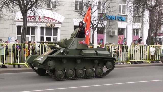 танк Т-70, на параде победы 9 мая 2022, в Великом Новгороде