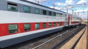 ЭП20-052 отправляется с пассажирским поездом