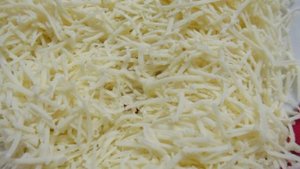 Закрытые бутерброды с сыром и колбасой