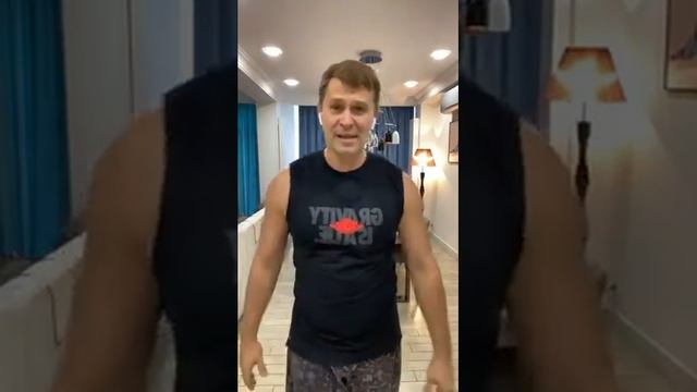 Энергетическая зарядка с Александром Подпориным " антистарость"! Упражнение с посохом))