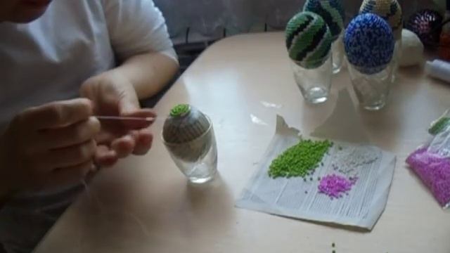 Пасхальные яйца из бисера(своими руками) часть 1 смотреть онлайн