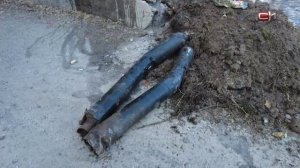 Машина врезалась в теплотрассу в Сургуте — водитель погиб.