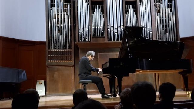 Дебюсси. "Вечер в Гранаде", "Сады под дождем" ("Эстампы") исполняет Юрий МАРТЫНОВ смотреть онлайн