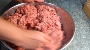 Котлеты на мангале . Готовит муж