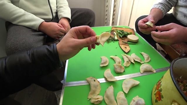 Хочу пожрать - Как не нужно готовить пельмени Весёлый выпуск с бригадой смотреть онлайн