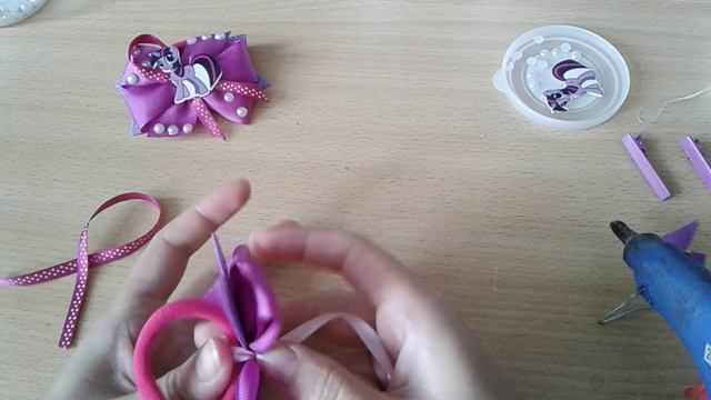 резиночки с пони.mp4 смотреть онлайн