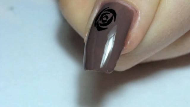 Маникюр с розами. Роспись акриловой краской. смотреть онлайн