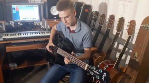 "Город золотой" (БГ) на акустической бас-гитаре