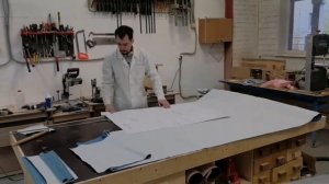 Классический стул в гостинную с высокой спинкой с ножками кабриоле