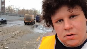 Как посыпают дороги в Москве 