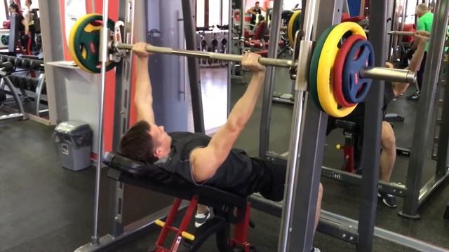 Жим в Смите 95 кг смотреть онлайн