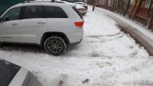 Ключи от машины в снегу. Попробуй найти без мощных магнитов.