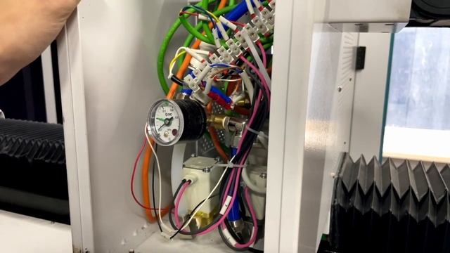 Лазерный станок по металлу с перепутанными сервоприводами смотреть онлайн