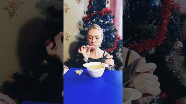 MUKBANG|МУКБАНГ| Sour cabbage soup and egg with caviar|Кислые щи и яйцо с икрой??? смотреть онлайн