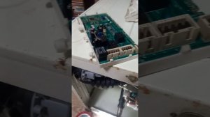 Стиральная машинка Индезит wil85 не сливает воду из бака