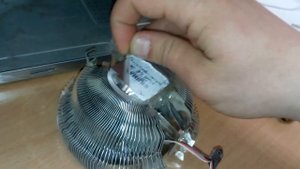 Не сняли пленку перед установкой кулера zalman cnps90f