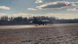 Су-25 ведет огонь по наземной цели .mp4