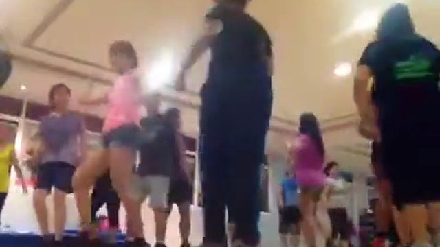 Zumba at Al Hana смотреть онлайн