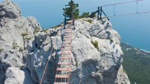 Подвесной мост в Крыму на Ай-Петри – дорога над пропастью.