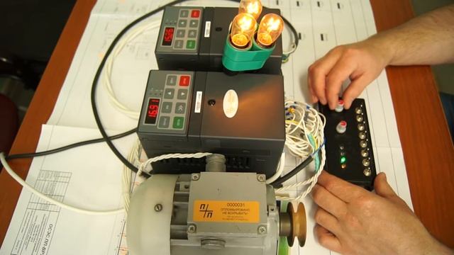 Синхронная работа ЧРП с использованием аналогового сигнала смотреть онлайн