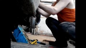 Замена передних стоек на Nissan Serena TC24