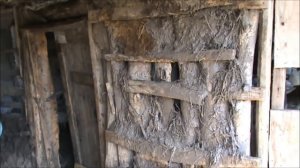 САМАННЫЕ САРАИ МАЖУ ГЛИНОЙ И НАВОЗОМ