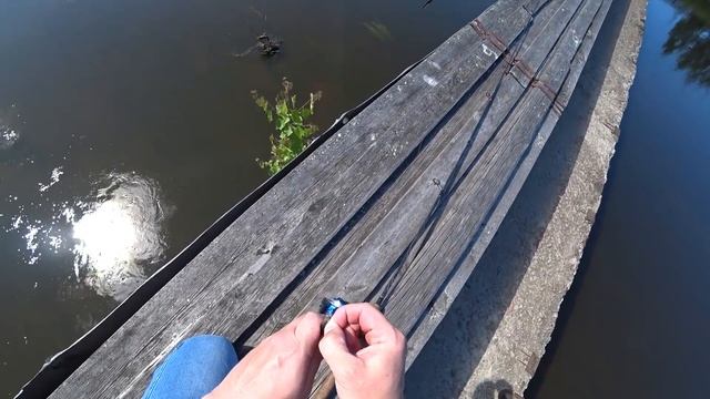 Рыбачу на ПЕНОПЛАСТ с Моста ЛЕСКОЙ! Белая Холуница , переходы смотреть онлайн