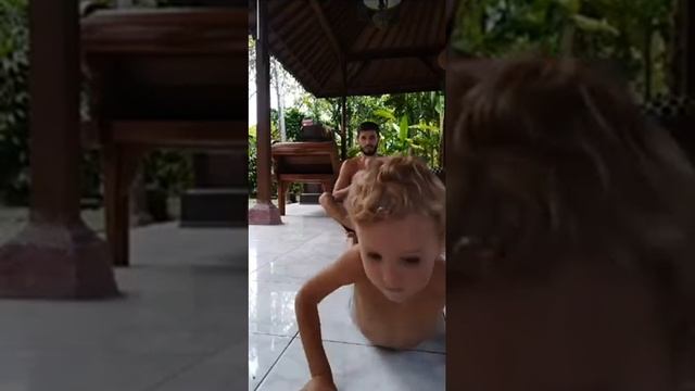 Тренировка с сыном. Отжимания. Тренировка с мячом. смотреть онлайн