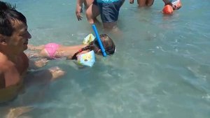 4.5 года. Плаваем в маске с трубкой