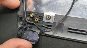 Самый ПРОСТОЙ способ восстановления креплений корпуса ноутбука