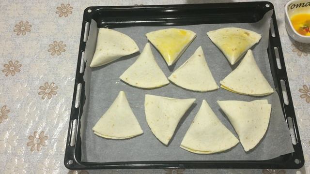 Пирожки с яблоками. Тортилья с начинкой .