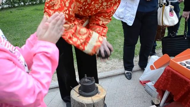 Музейная ночь в Тюмени - 2015: мастер-класс по чеканке монет у Городской Думы смотреть онлайн