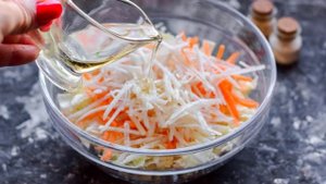 Салат с пекинской капустой и дайконом