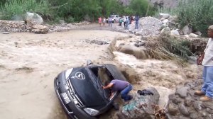 Спасся из автомобиля в наводнение