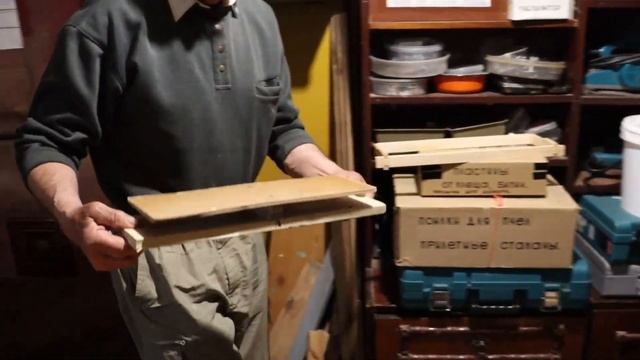 Как быстро закрепить вощину на рамках. Удобная и стерильная поилка для пчел. смотреть онлайн